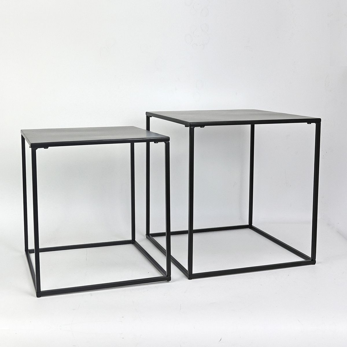 CASA JOVEN - SET DE 2 MESAS LATERALES BLACK METAL